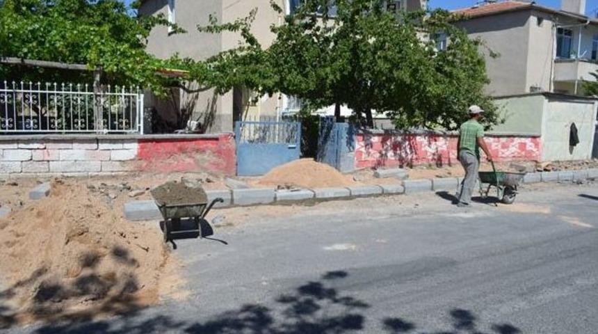 Bor İl&ccedil;esinde Yol Ve Kaldırım &Ccedil;alışmaları Devam Ediyor