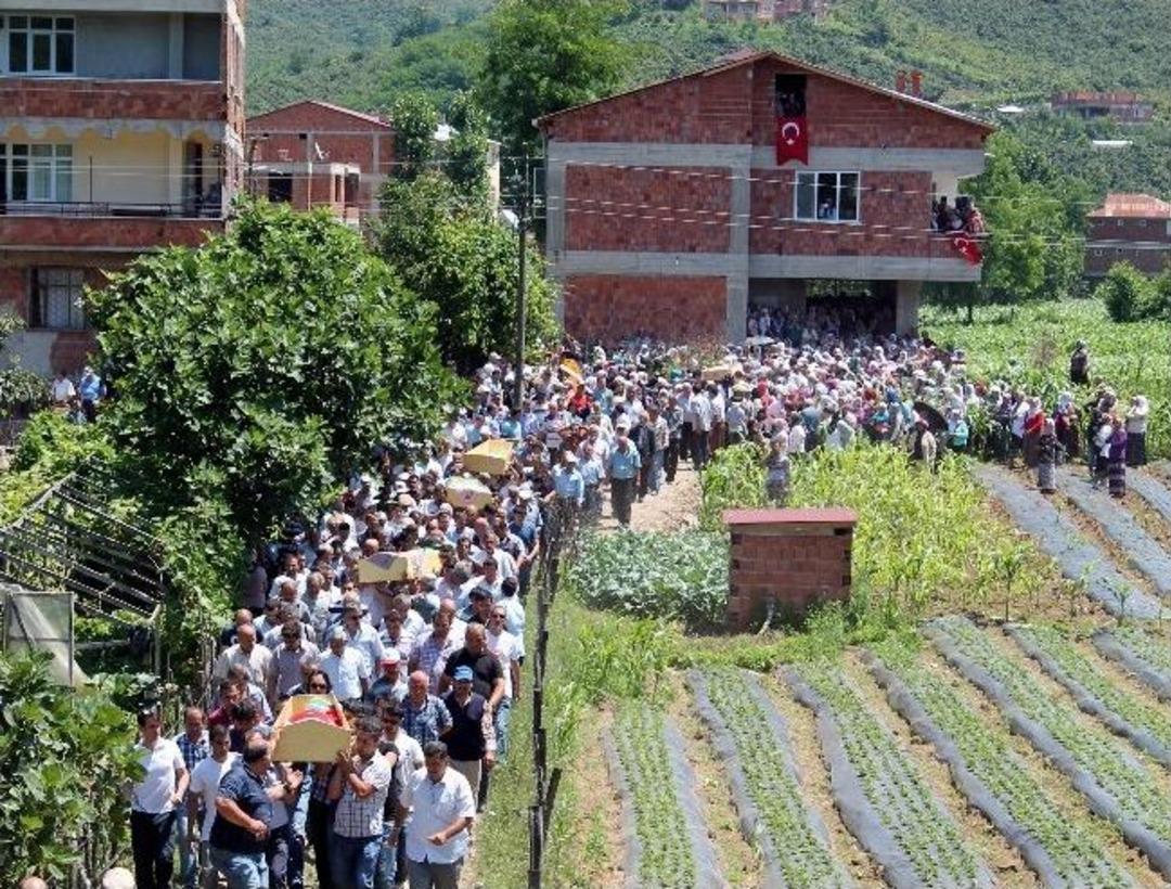 Kazada &Ouml;len 5 Kişi Toprağa Verildi