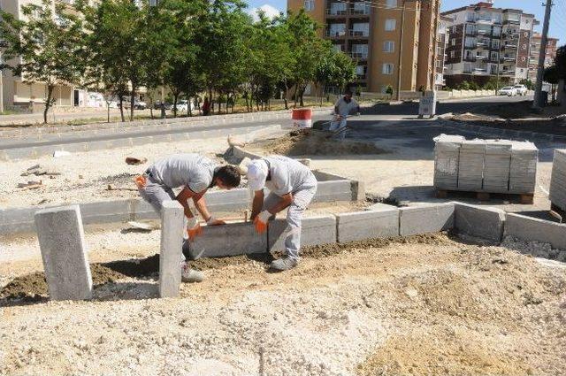 Bülent Ecevit Bulvarı’nda Yeni Kaldırımlar Yapılıyor