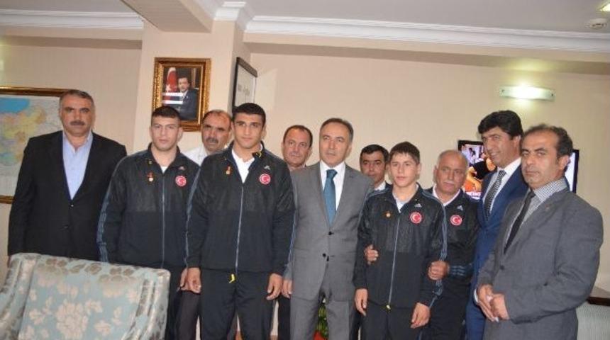 Avrupa Fatihlerine Vali Altıparmak&rsquo;tan Altın