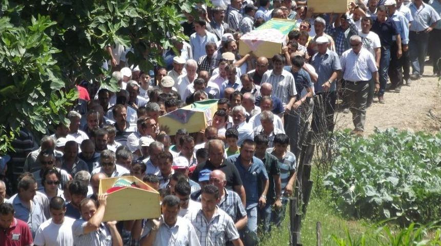 Trafik Kazasında Hayatlarını Kaybeden Turan Ailesi Toprağa Verildi