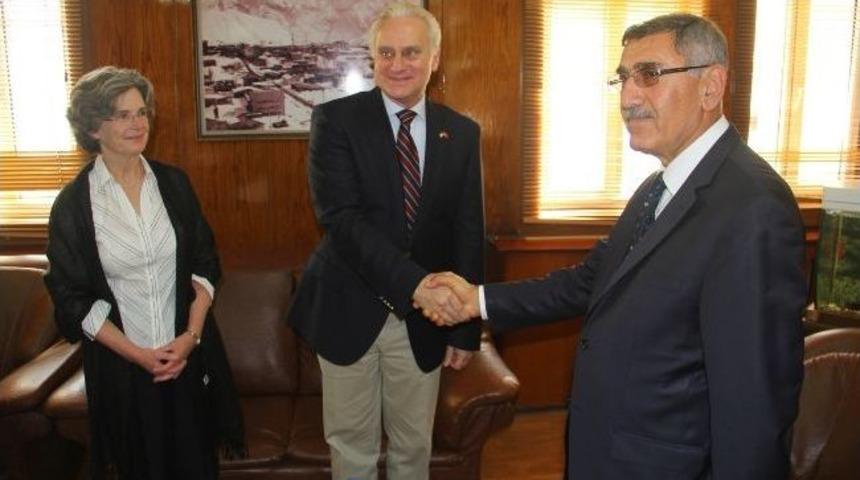 B&uuml;y&uuml;kel&ccedil;i Rıccıardone, Başkan Bedirhanoğlu'nu Ziyaret Etti