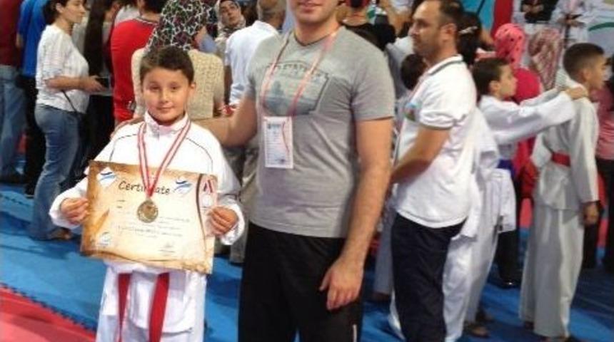 Bolu Belediyespor&rsquo;dan B&uuml;y&uuml;k Başarı