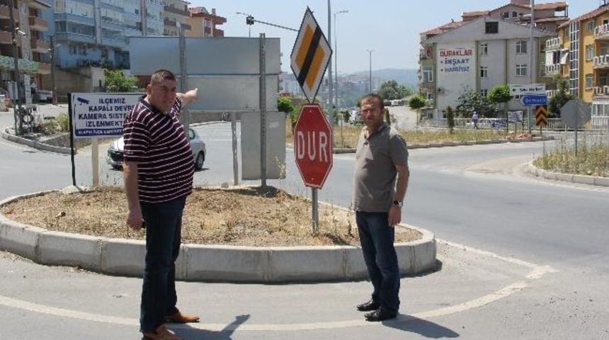 Tekin&rsquo;den İl&ccedil;e Girişi Ve Kavşaklara &Ccedil;&ouml;z&uuml;m Bulun &Ccedil;ağrısı