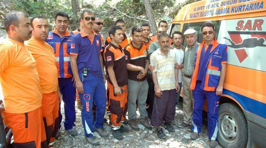 Kar Yemek I&ccedil;in &Ccedil;ıktığı Dağda Kaybolan Aile Kurtarıldı