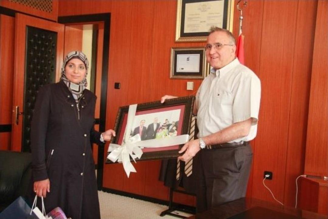 Başkan G&uuml;zelbey, Başarılı &Ouml;ğrencileri &Ouml;d&uuml;llendirdi