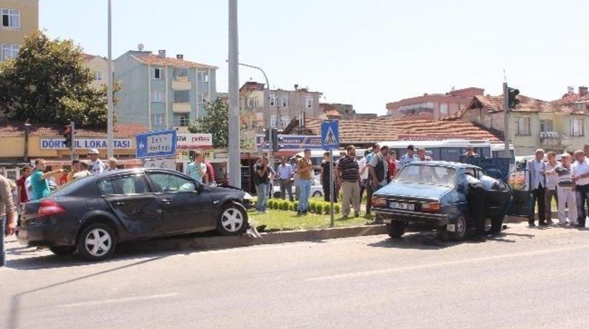 &Ccedil;arşamba&rsquo;da Kaza: 4 Yaralı