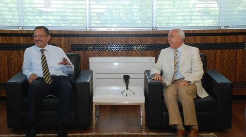 Kayseri B&uuml;y&uuml;kşehir Belediye Başkanı Mehmet &Ouml;zhaseki: