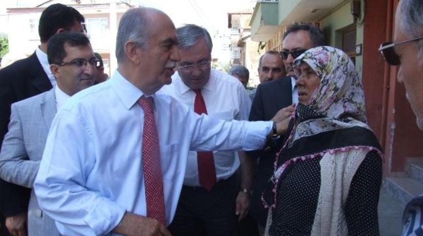 Vali Harput S&ouml;z&uuml;n&uuml; Tuttu