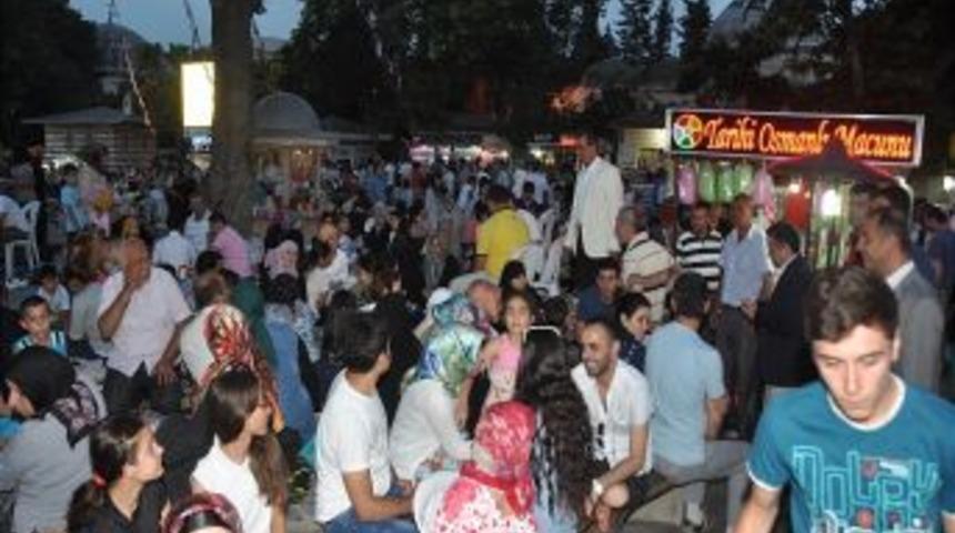 Berat Kandili&rsquo;nde Ey&uuml;p Sultan Doldu Taştı