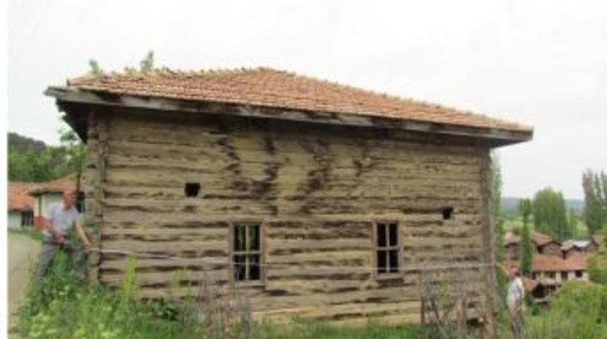İskilip Belediyesi Tarihi Ahşap Camiyi Koruma Altına Aldı