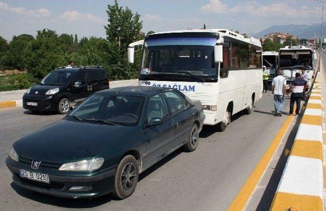 Denizli’de Zincirleme Trafik Kazası: 1o Yaralı