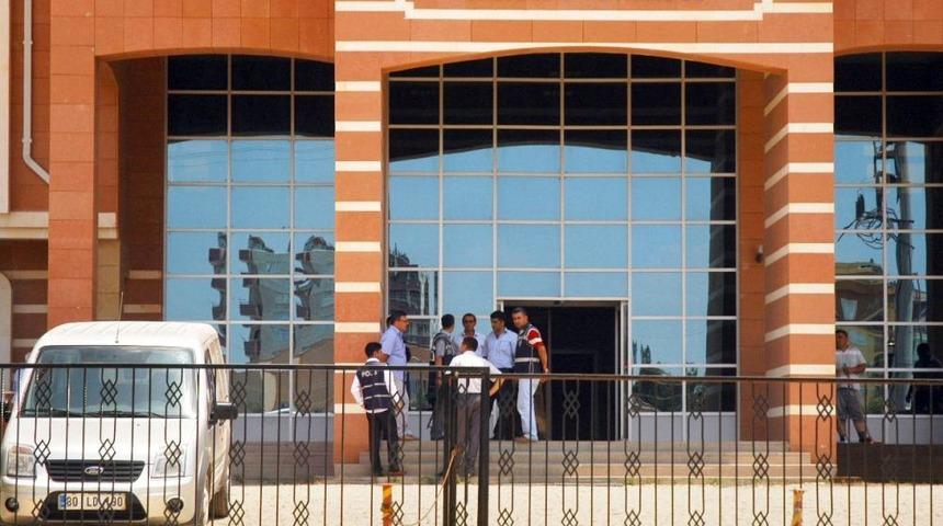 Adliyede Bı&ccedil;aklı Kavga: 1 &Ouml;l&uuml;