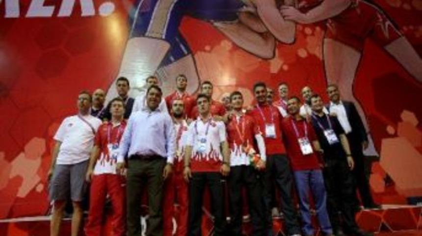 Akdeniz Oyunları&rsquo;nda G&uuml;reşin Şampiyonu T&uuml;rkiye