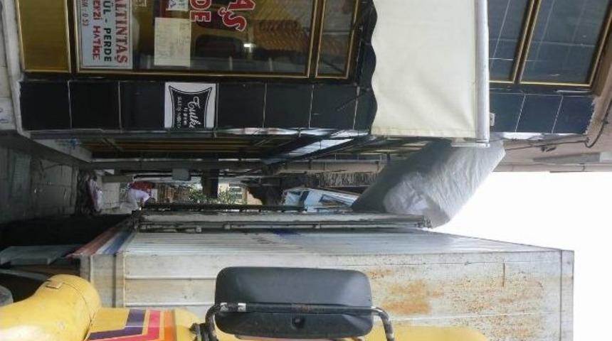 Eşya Taşırken Az Daha Canından Oluyordu