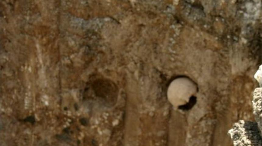 İnşaat Temelinde Insan Kafa Tası &Ccedil;ıktı