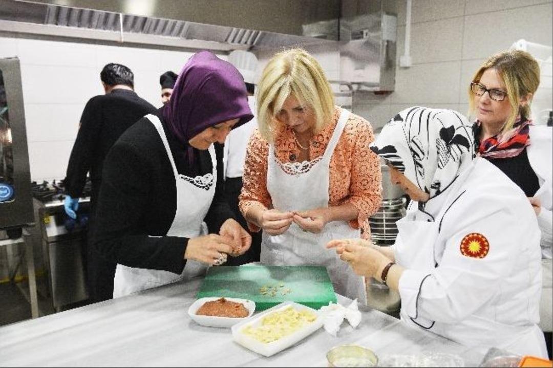 Fırts Lady'lerin Mantı Keyfi