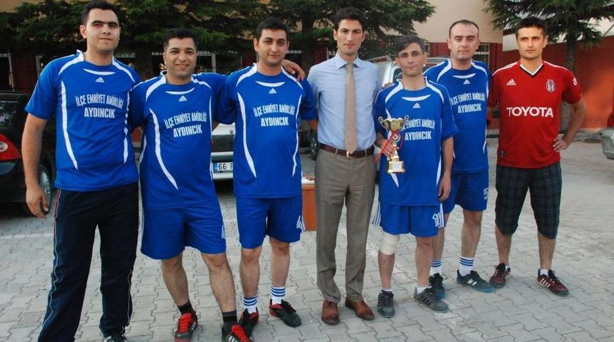 Aydıncık Voleybol Turnuvası'nda, Emniyetspor Şampiyon Oldu