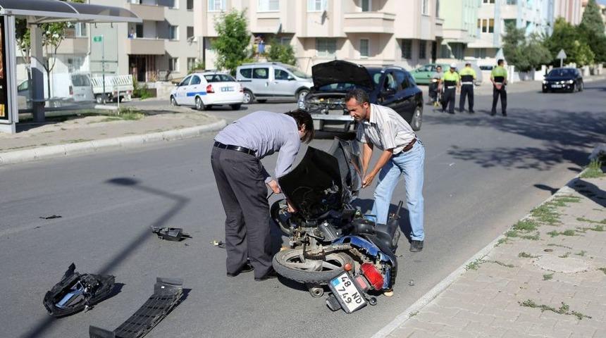 Kazada Motosiklet S&uuml;r&uuml;c&uuml;s&uuml; 10 Metre S&uuml;r&uuml;klendi