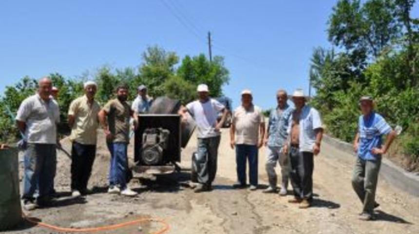&Ccedil;ay K&ouml;y&uuml; Beton Yağmur Suyu kanalları yapıyor
