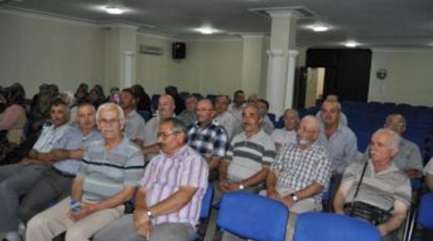 Hacca Gidecek Olalara Seminer veriliyor