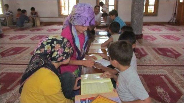 Siverek’te Camiler Kuran Talebeleriyle Şenlendi