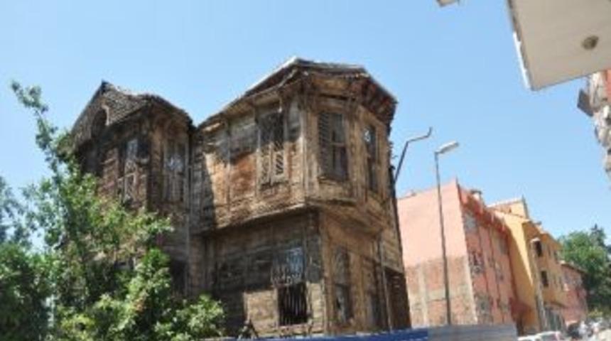 Efeler Konağı Yıkılıyor