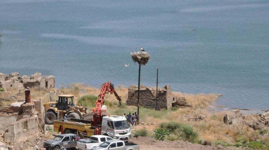 Yuvaları Baraj Sahasında Kalan Leylekler Korumaya Alındı
