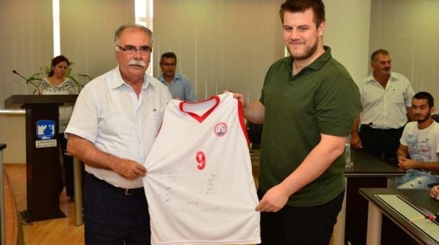 Şampiyonlardan Başkan G&ouml;khan&lsquo;a Ziyaret