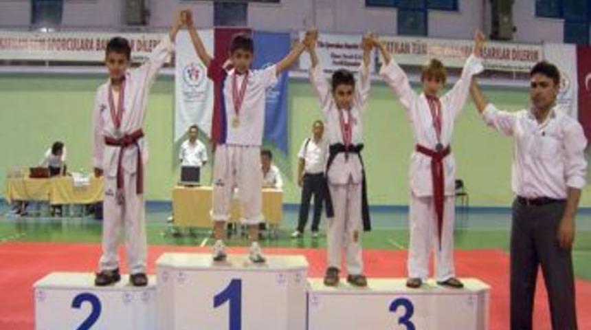 Mamaklı Minik Yiğit Şampiyon Oldu