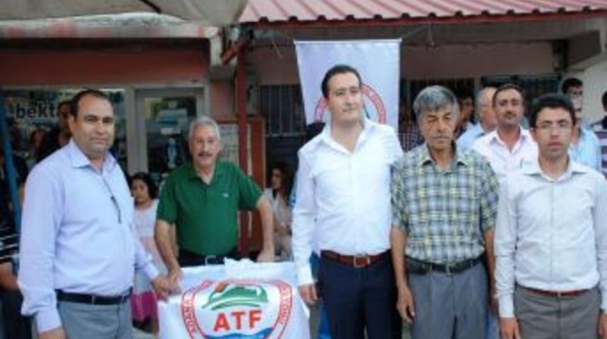 En Iyi Kirazı Yetiştiren &Ccedil;ift&ccedil;iye &Ccedil;amaşır Makinesi Verildi
