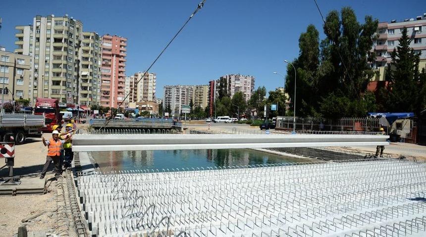 Atat&uuml;rk Caddesi&rsquo;ni Kenan Evren&rsquo;e Bağlayacak K&ouml;pr&uuml;n&uuml;n Yapımı S&uuml;r&uuml;yor