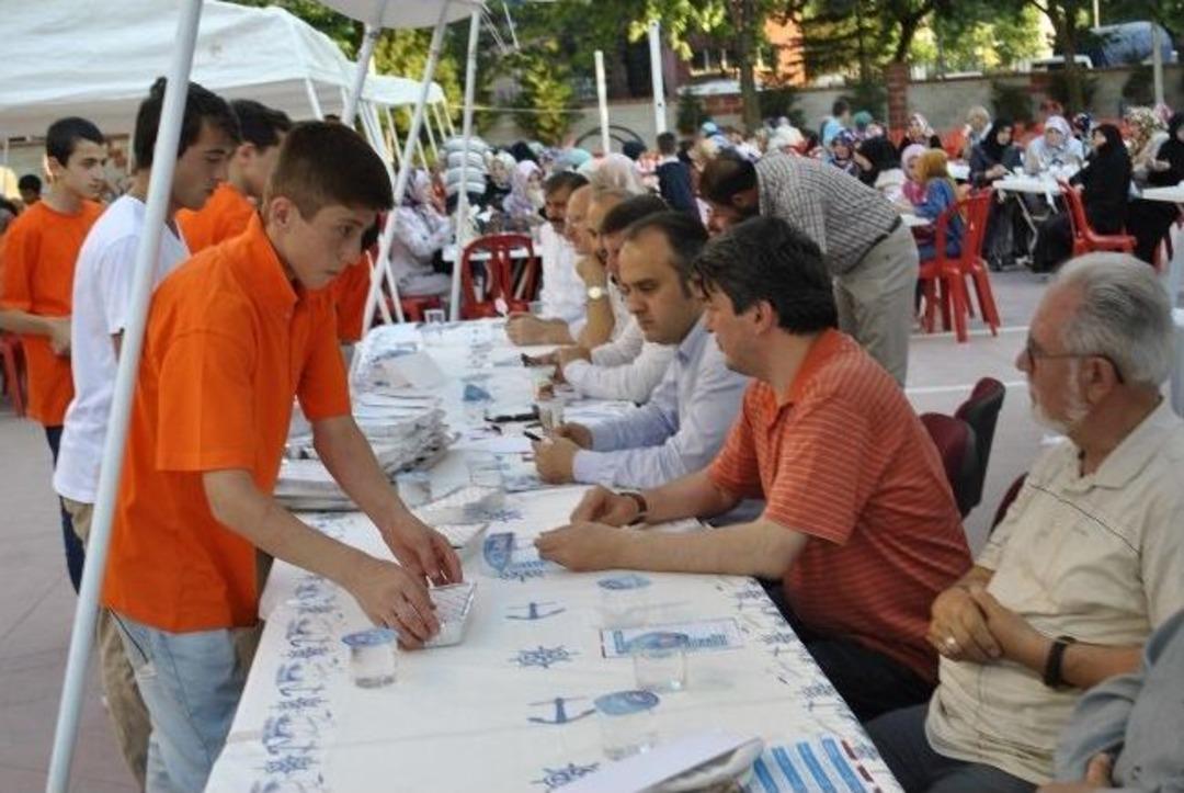 İmam Hatipliler Pilav G&uuml;n&uuml;nde Buluştu