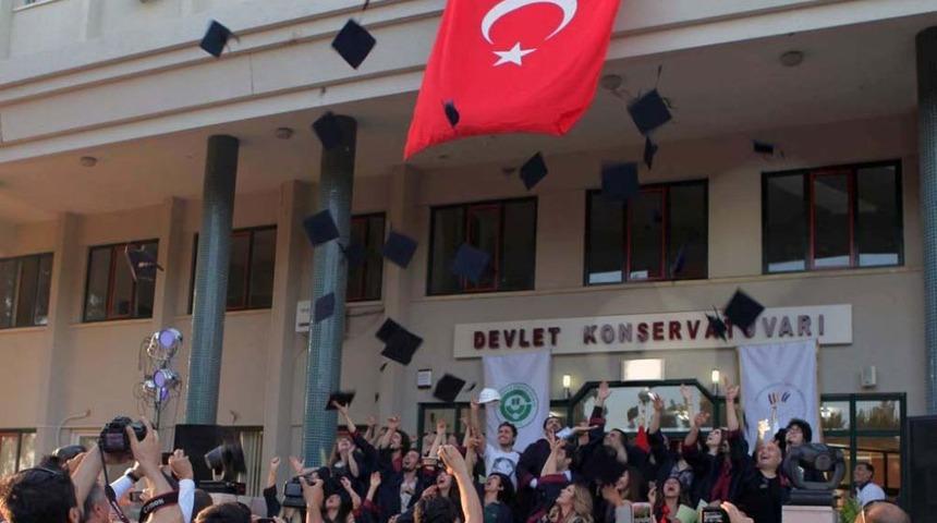 Konservatuvar Mezunları M&uuml;zik Eşliğinde Uğurlandı