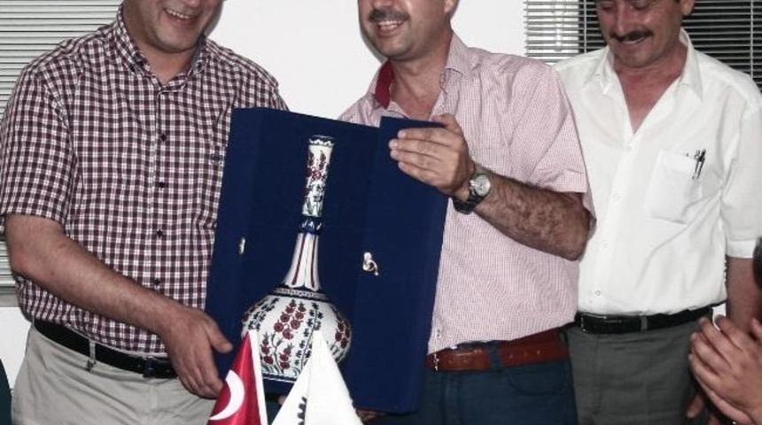 Tso’da Eski Yönetime Teşekkür Plaketi