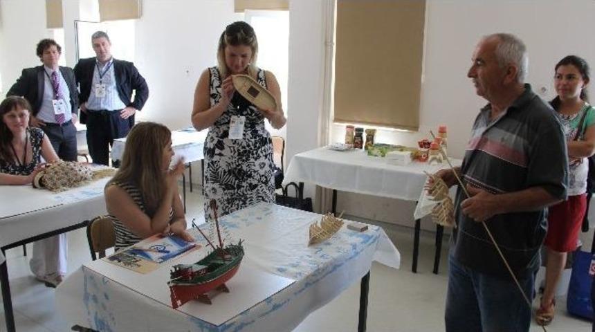 7 &Uuml;lkeden 11 Yabancı Misafir B&uuml;&rsquo;de Model Ahşap Tekne Yapıyor