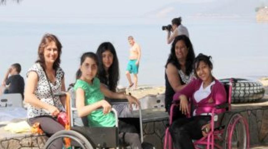 Engellilere Aileleriyle Birlikte Deniz Kenarında Tatil Imkanı