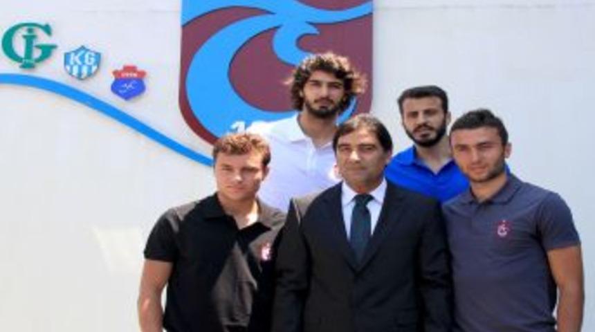 Trabzonspor, 4 Futbolcu Ile Sözleşme Imzaladı