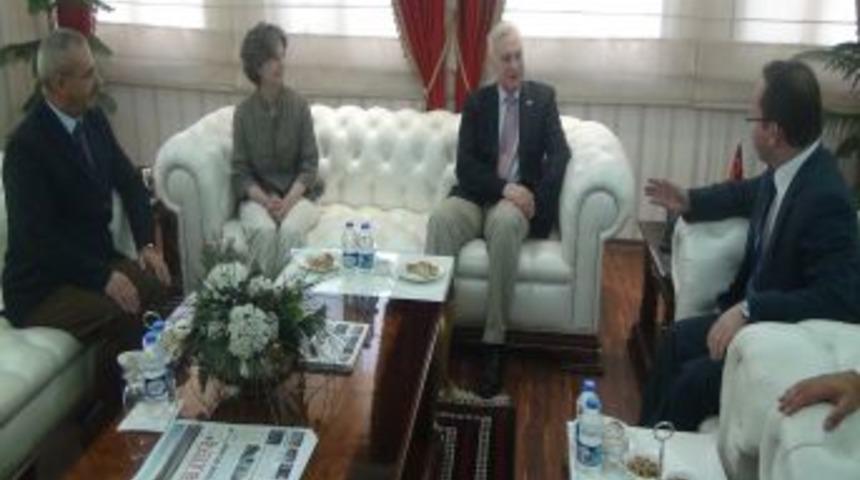 Başkan Vekili, ABD B&uuml;y&uuml;kel&ccedil;isinden KCK Tutukluları I&ccedil;in Destek Istedi