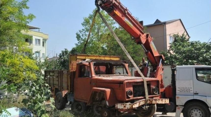 Nil&uuml;fer&rsquo;de Hurda Ara&ccedil; Temizliği