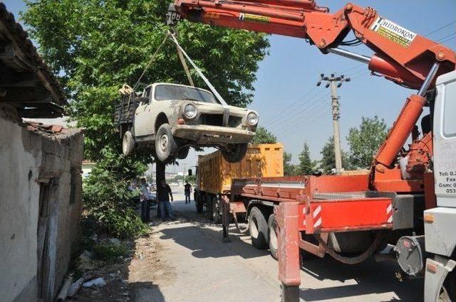 Nil&uuml;fer&rsquo;de Hurda Ara&ccedil; Temizliği 1