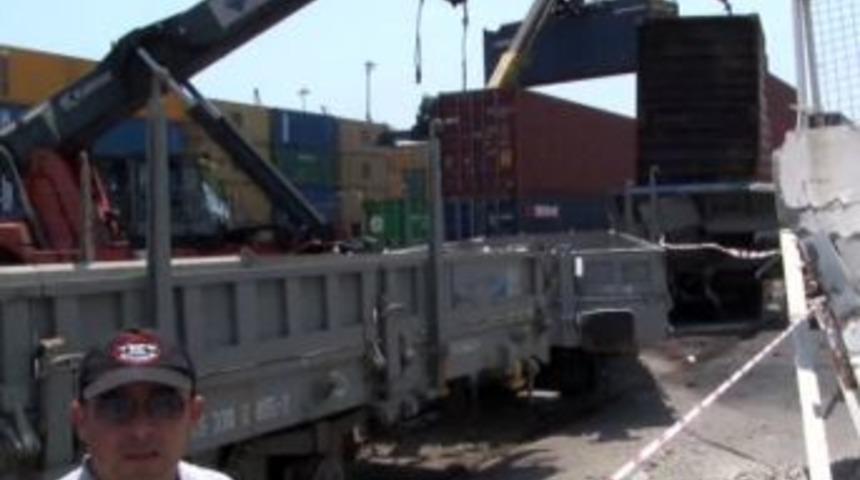 Y&uuml;k Treni TIR'ı Bi&ccedil;ti: 1 &Ouml;l&uuml;