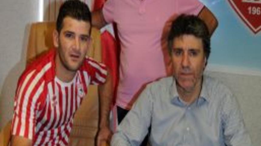 Samsunspor'da Ilk Imzayı Cemil Attı