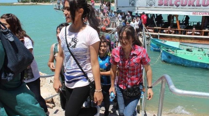 Şırnaklı &Ouml;ğrenciler Beyşehir G&ouml;l&uuml;&rsquo;n&uuml; Gezdi