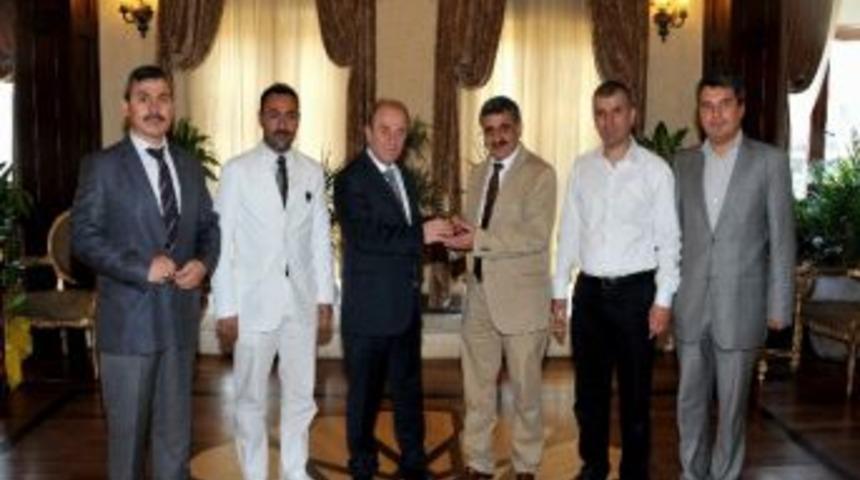 T&uuml;msiad Y&ouml;neticileri Vali &Ouml;zt&uuml;rk'&uuml; Ziyaret Etti