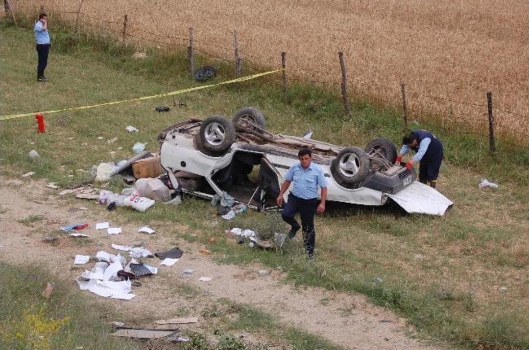 Taşk&ouml;pr&uuml;&rsquo;de Trafik Kazası: 1 &Ouml;l&uuml;, 3 Yaralı