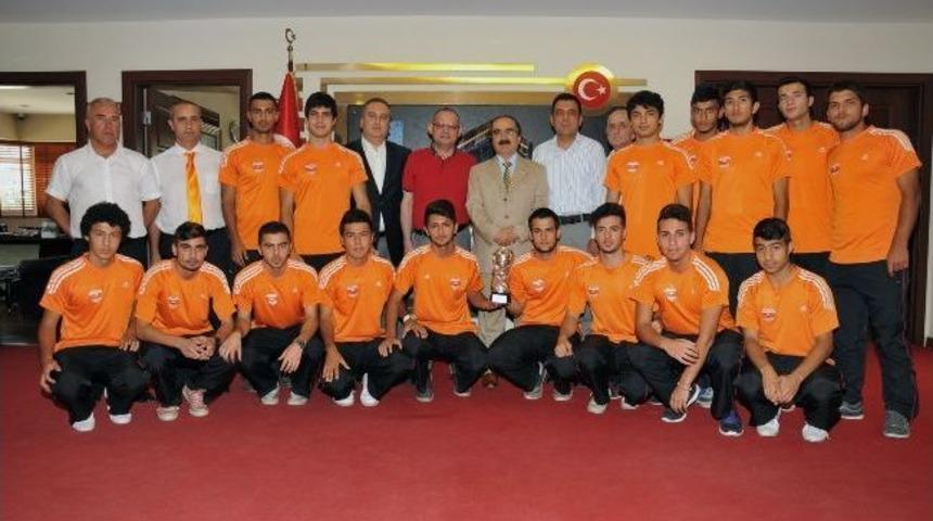 Adanaspor U-19 Takımından Vali Coş'a Ziyaret