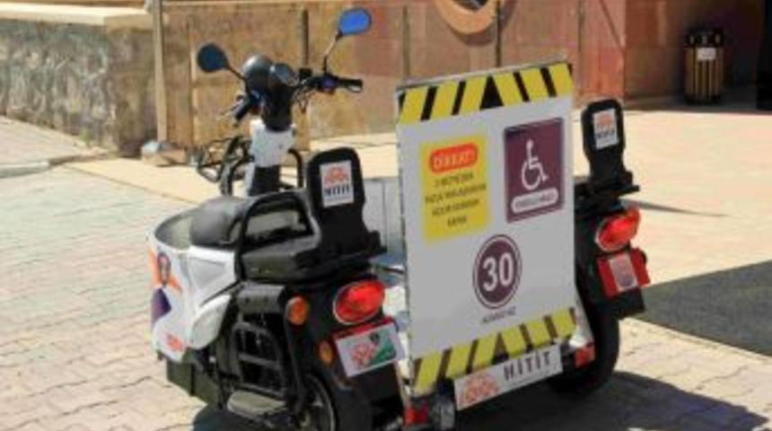 &Uuml;niversite &Ouml;ğrencileri Engelli Aracı &Uuml;retti