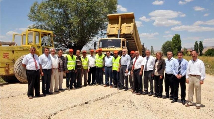 Afyon'da Sezon A&ccedil;ıldı, 300 Kilometrelik Asfalt Atılacak