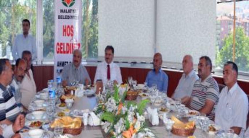 Belediye Başkanı &Ccedil;akır Muhtarlarla Biraraya Geldi